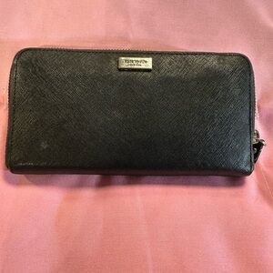Kate Spade Black Leather Wallet Sleek Design